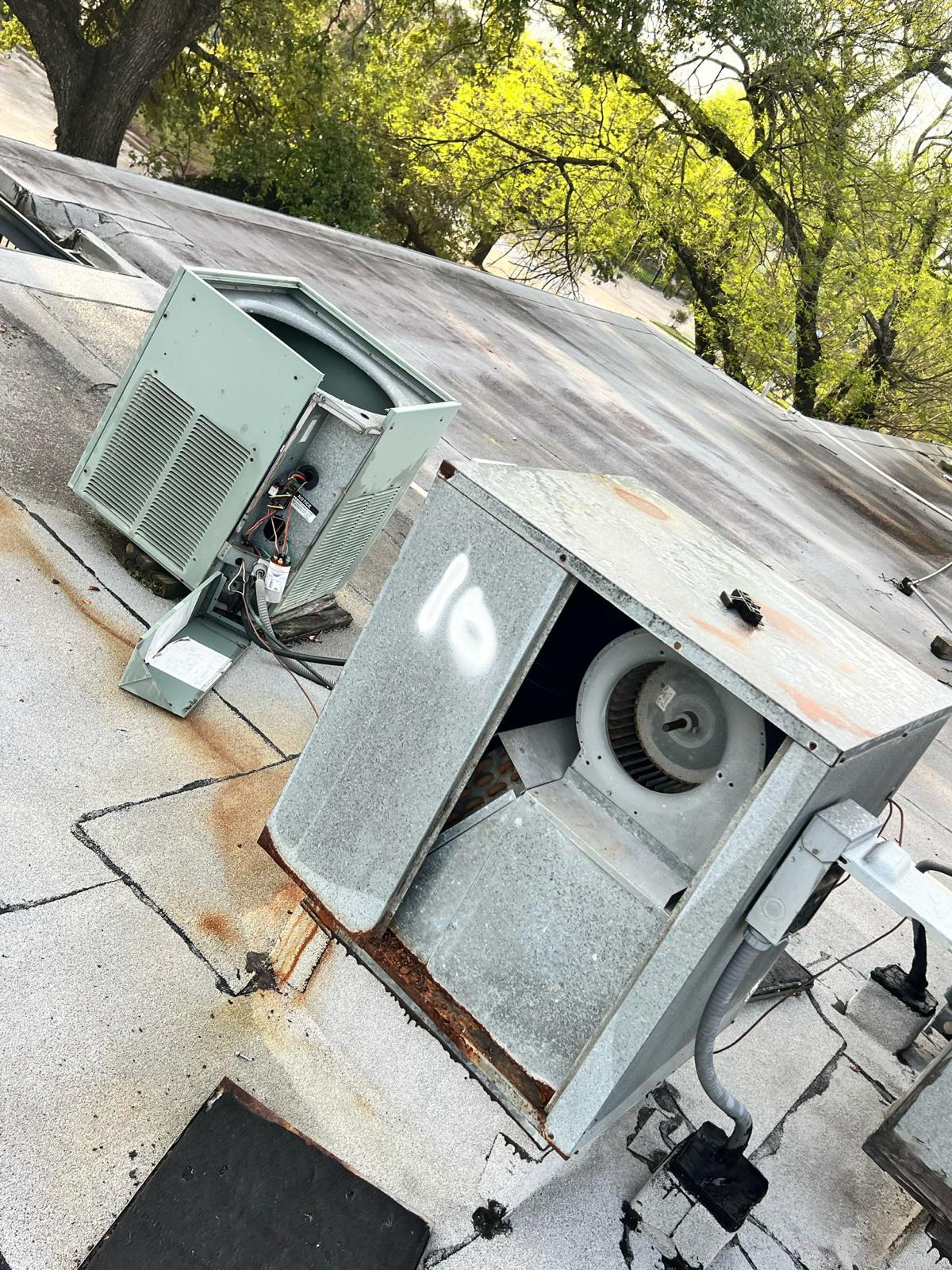 rooftop HVAC equipment maintenance for a Sunnyside home